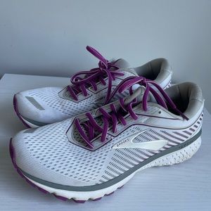 Brooks Ghost 12 white and purple size 10